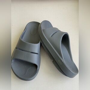 OOFOS Gray Women's Sandals